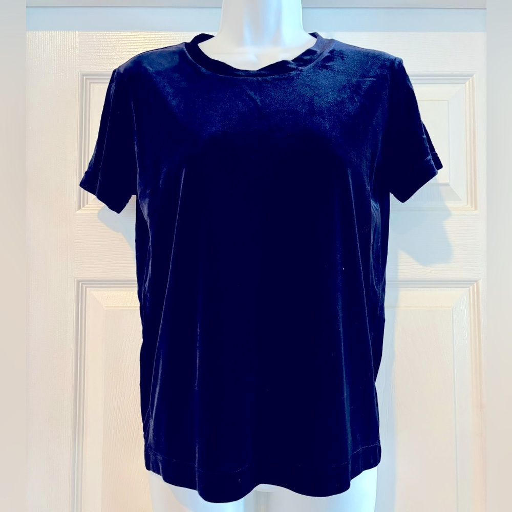 DKNY women’s velvet top Sz PS EUC